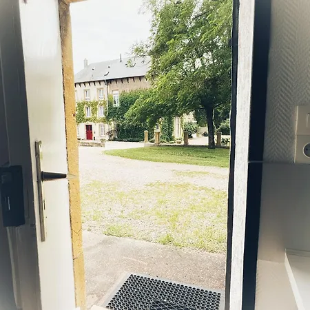 Chateau De Logne Au Coeur De La Moselle Apartmán *